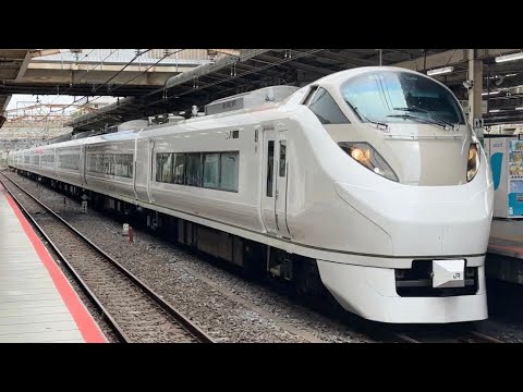 【ジョイント音最高！】E657系0番台ｶﾂK-1編成（651系風塗装・トップナンバー）が松戸駅3番線を警笛鳴らして高速通過するシーン