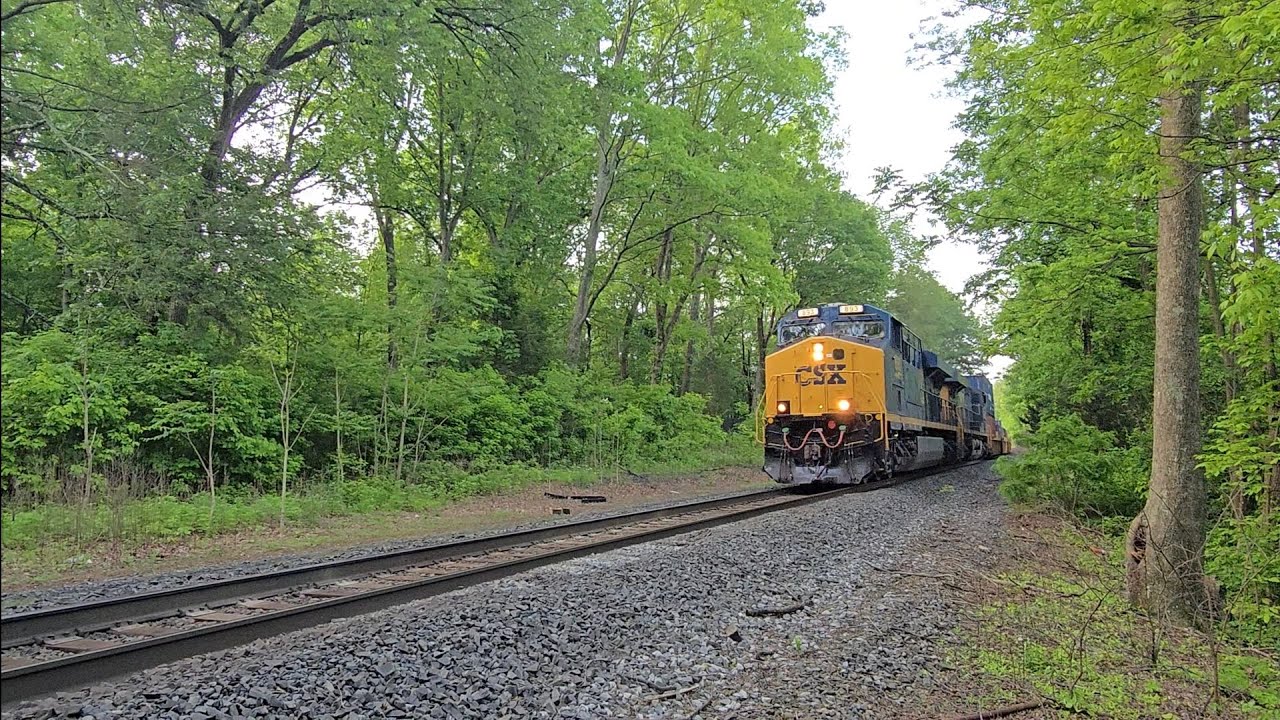 CSX Freight Train Locomotive 893 chugging past Saugerties NY (ASMR) 5. ...