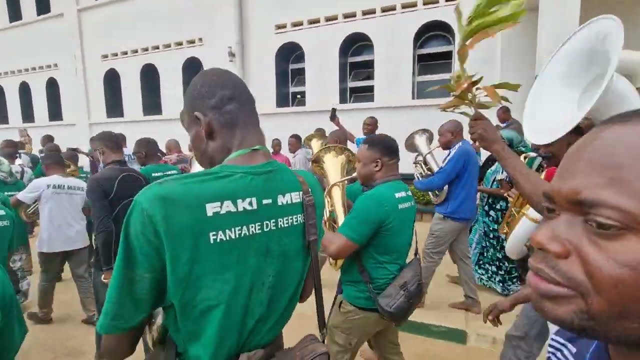 Faki mère: Noël Noël 5 juin 2024