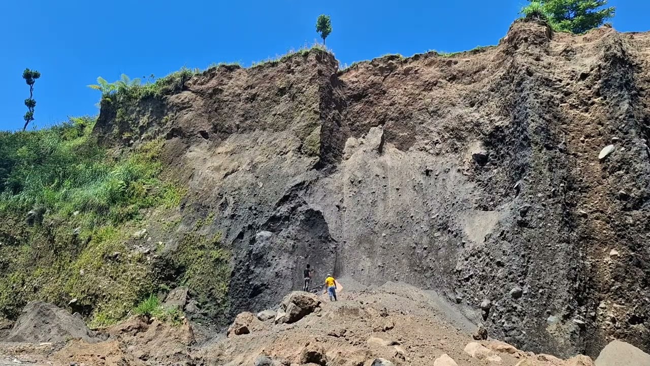 Dangerous cracked cliff