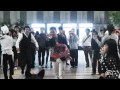 Flashmob surprise proposal フラッシュモブ サプライズ プロポーズ One Direction Live While We're Young JR大阪駅 "カリヨン広場