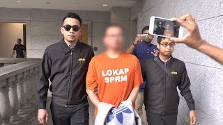 Pengadilan Memperpanjang Penahanan Mantan Ajudan Najib Terkait Skandal Panel Surya Sekolah