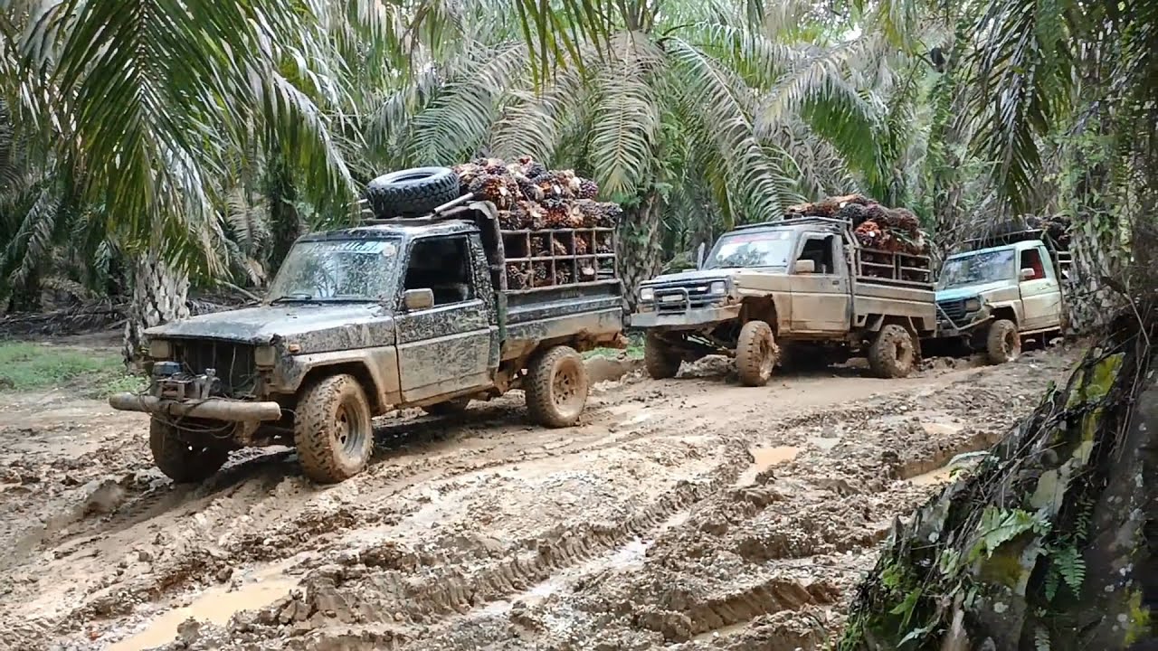 Toyota Land Cruiser FJ40 | Mitsubishi Triton and Daihatsu Rocky On Mud Track