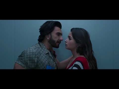 Ranveer Alia Kiss Rocky Aur Rani Ki Prem Kahaani 2023 1080p Hindi