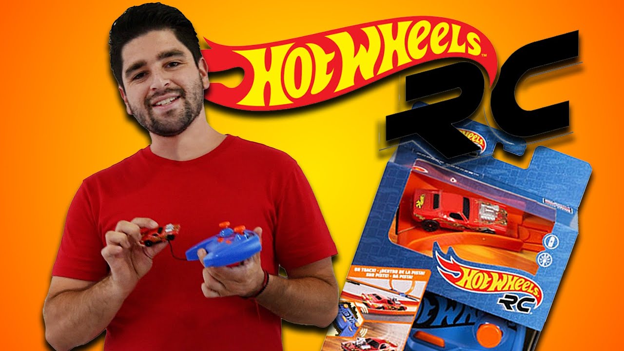 Hot Wheels Carros de corrida com controle remoto e rádio recarregáveis em  escala 1:64 para brincadeiras fora da pista, inclui carro, controlador e  adaptador para crianças a partir de 5 anos, azul