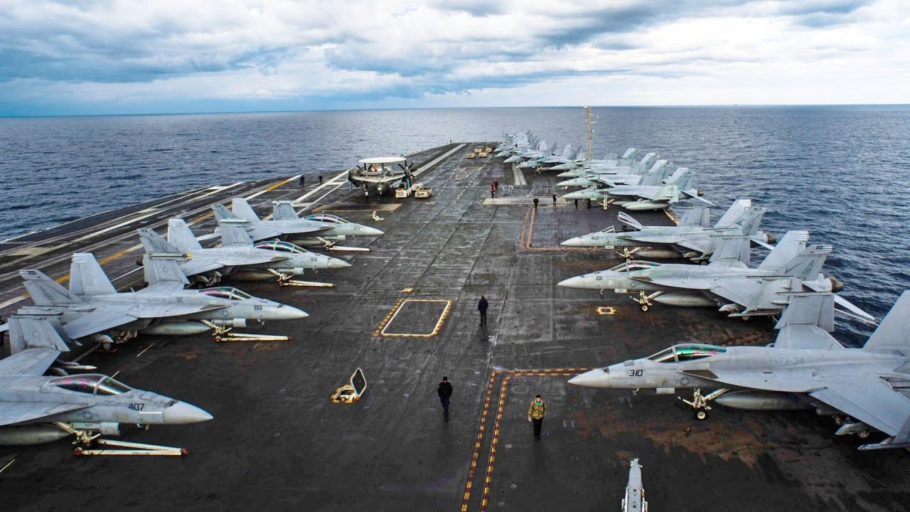 The aircraft carrier USS Harry S. Truman (CVN-75) of the US Navy ...