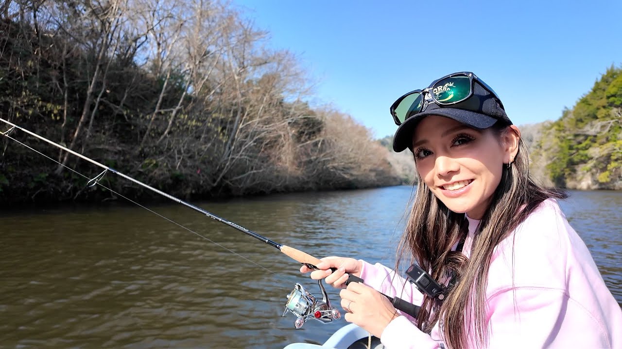 Yoshie & Hitomi Bass fishing at Katakura Dam in late March - YouTube