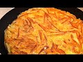 ザクザクに細く切ったじゃがいもにハムとチーズを挟むと美味しくなるか試してみた。Keju kentang tipis