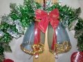 CAMPANAS  en corona navideña  con botellas de plastico