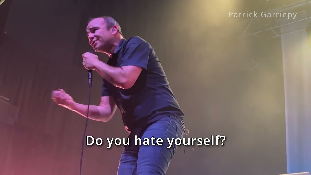 Assista a Future Islands - "Waking" LYRICS on screen no YouTube Assista a Future Islands - "Waking" LYRICS on screen no YouTube