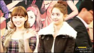 SNSD Yoona Taeyeon - Hoot Fansign Event [Fancam 20101109 ]
