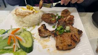 Pho Ao Sen - Lotus Pond: Vietnamese Delights! 🍜🥢