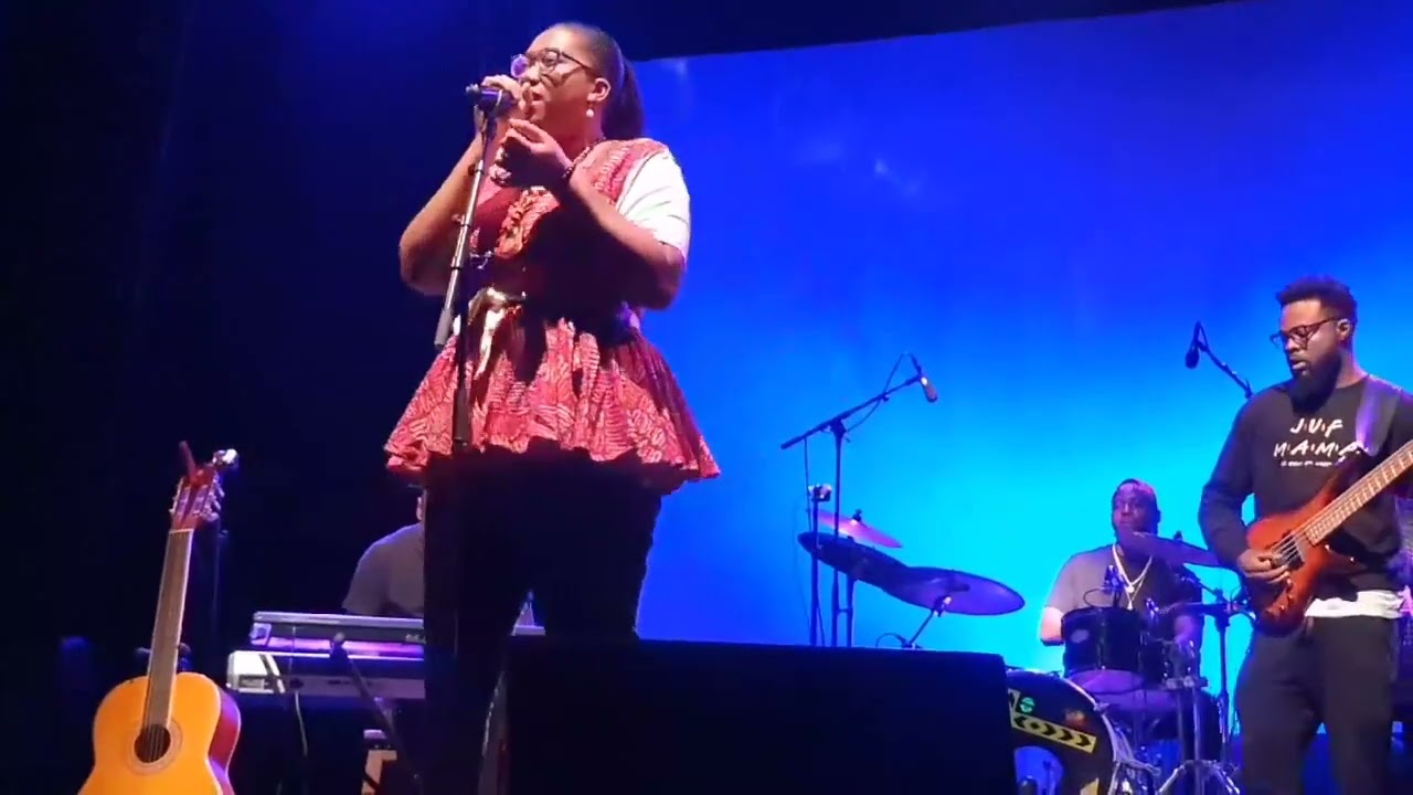 Guarda Bibiane Sadey sur les traces de Beko Sadey : très belle reprise de Francis Bebey su YouTube Guarda Bibiane Sadey sur les traces de Beko Sadey : très belle reprise de Francis Bebey su YouTube