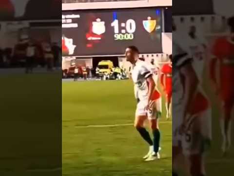 أيوب عبد اللاوي لاعب مولودية الجزائر يشتم الحكم المساعد في مباراة الكأس ضد بلوزداد 1 0 حفيظ دراجي