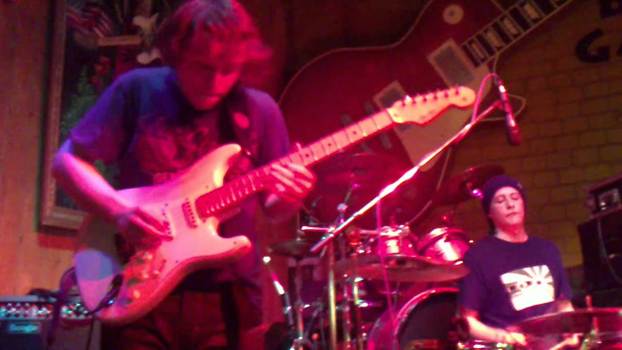 Guarda Mitch Laddie - Mr Johnson su YouTube Guarda Mitch Laddie - Mr Johnson su YouTube