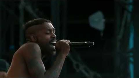 Skip The Use au Main Square Festival 2019 : "Damn cool", "Ghost" et "Forever more" en live.