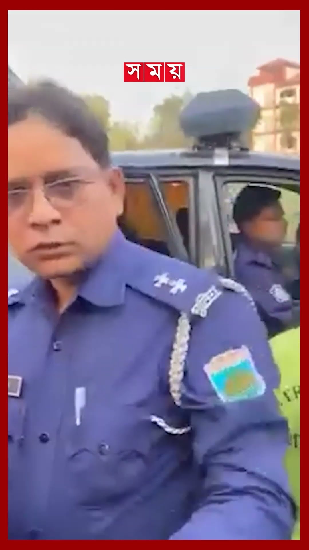 পুলিশের গাড়ি থেকে আ.লীগ নেতাকে ছিনিয়ে নিলেন নেতাকর্মীরা #awamileagueleader #kidnap #pabna