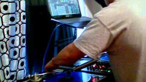 dj bigmix doing some mixing with virtual dj 8 dvs