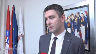 Prodaje Se Zemljište Na Kojem Je Lapadski Stadion?