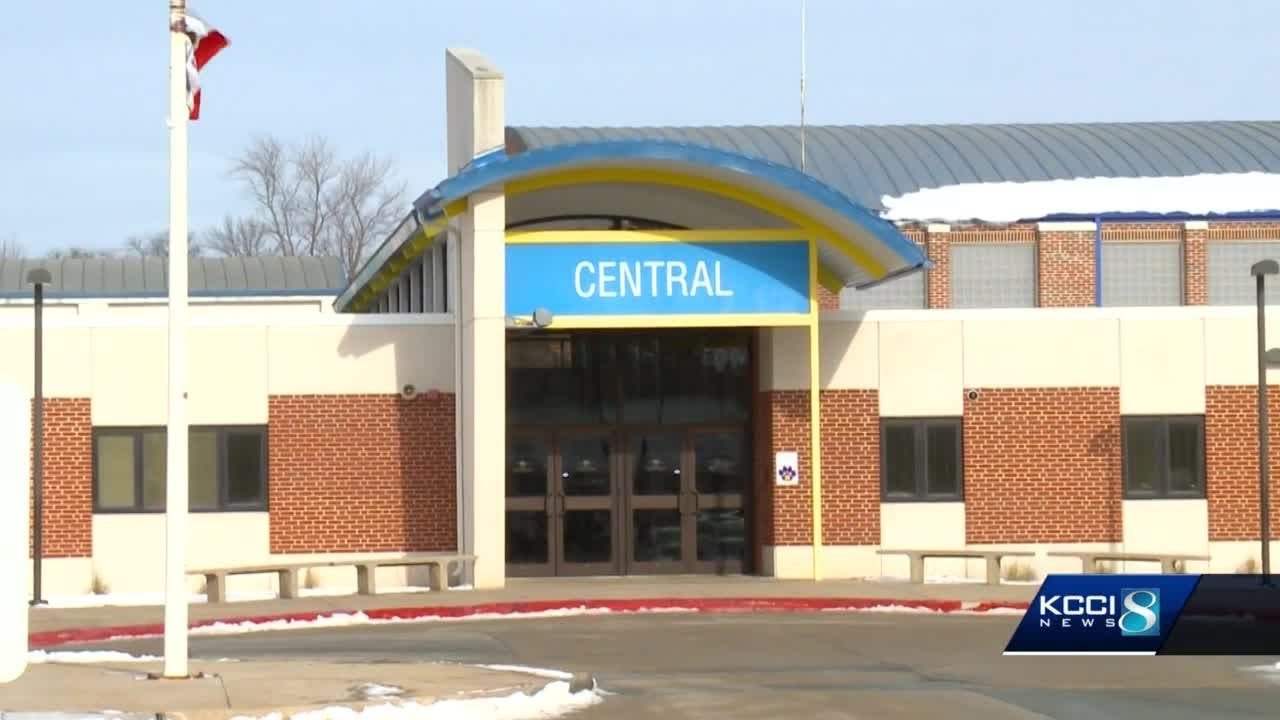 Nevada schools employees to vaccinate or test weekly