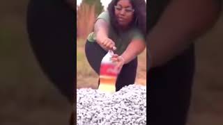 Le explota la botella por hacer reto viral - AlarmaTV Shorts