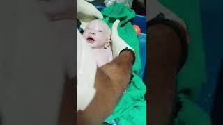 normal delivery newborn baby girl 🥰 stomach wash umbilical cord cuting