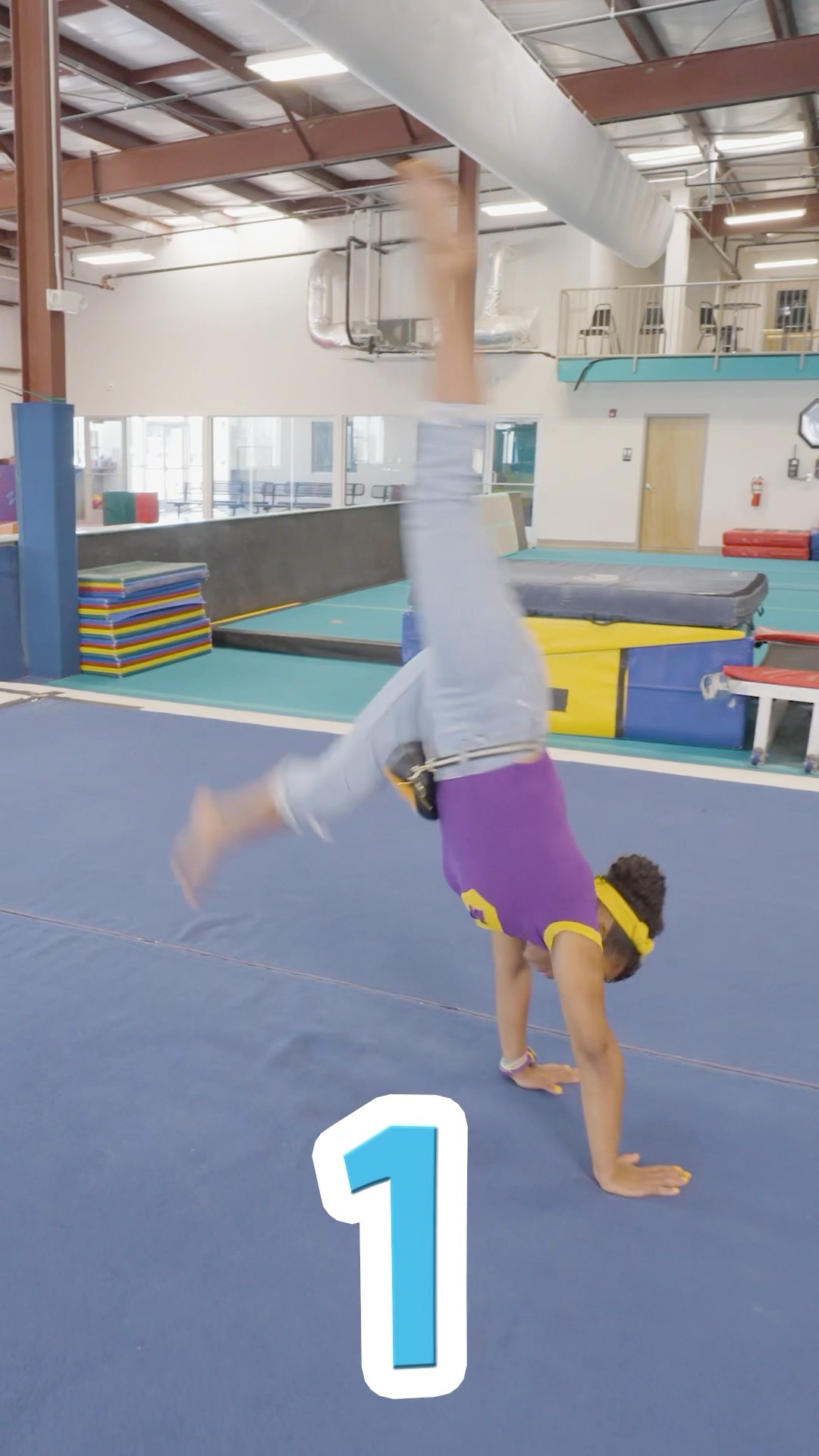 Hi Meekah! 1-2-3 Let's Cartwheel ??‍♀️! #blippi #shorts