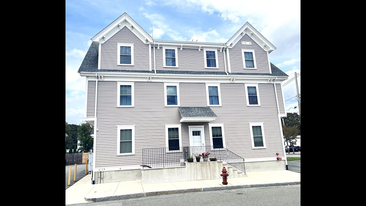 Stoneham, MA - Spacious 3 BR, 2 Baths Top Floor Apt.