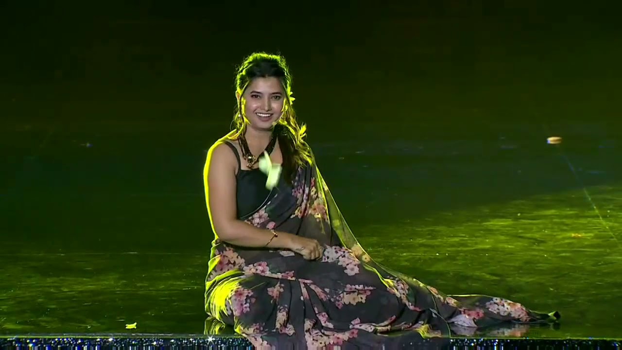 प्राजक्ता माळी चा सोळावं वरीस धोक्याचं डांस || Prajakta Mali's Dance on Solava Varis Dhokyache