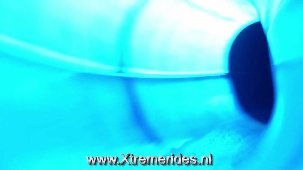 De blauwe glijbaan Twentebad, Hengelo Holland