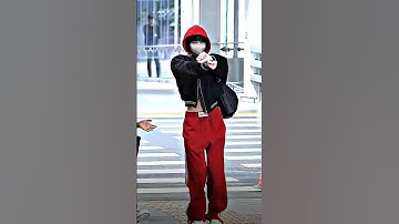 Thumbnail of Lisa doing the flower dance #blackpink #lisa #jisoo #flower #jisooflower #rosé #jennie