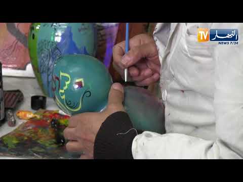 بجاية من معلم متقاعد إلى رسام وخطاط كمال أنامل ذهبية تصنع العجب