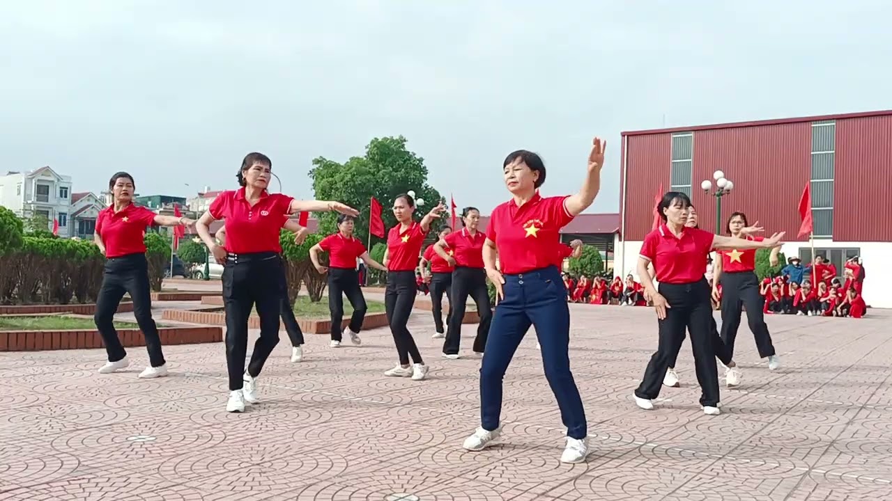 Đôi dân vũ thôn tế cầu xã Tân An thành phố Hải Phòng 