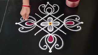 Simple and easy lotus kolam // sravanamasam muggulu //side border rangoli design//daily muggulu 