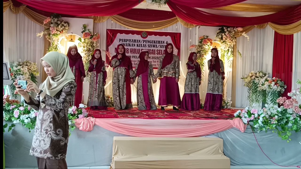 Penampilan Lagu Pantun Berdendang dan Wahai Guruku Tercinta oleh Siswi Kelas 6 MIN 18 HSS