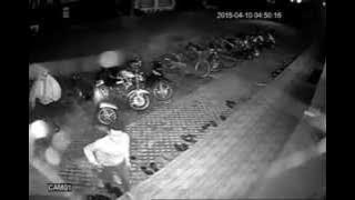 Pencuri Motor Terekam CCTV Di Masjid Abdurrahman Basuri Indramayu