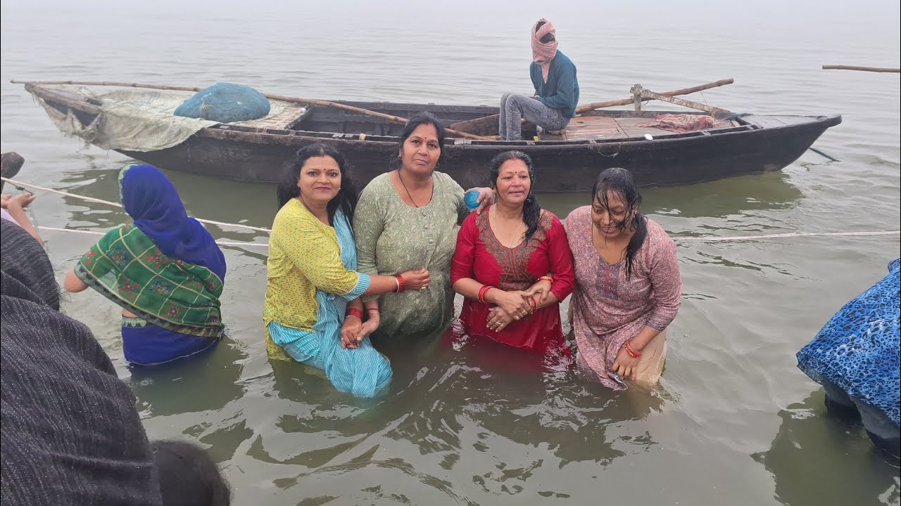 25 साल बाद हम  मकर संक्रांति🪁🪁 पर गंगा जी 🌊 नहाने पहुंचे सभी दोस्तों  के साथ 🧑‍🤝‍🧑#makersankranti