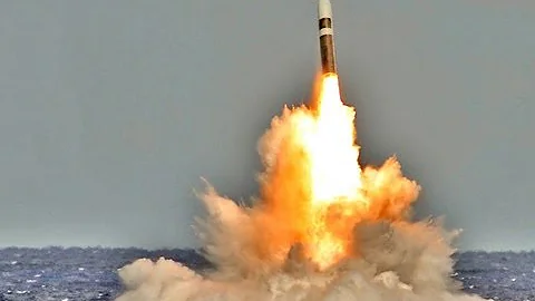 Royal Navy Test Launches Trident II Nuclear SLBM [HD] - DayDayNews