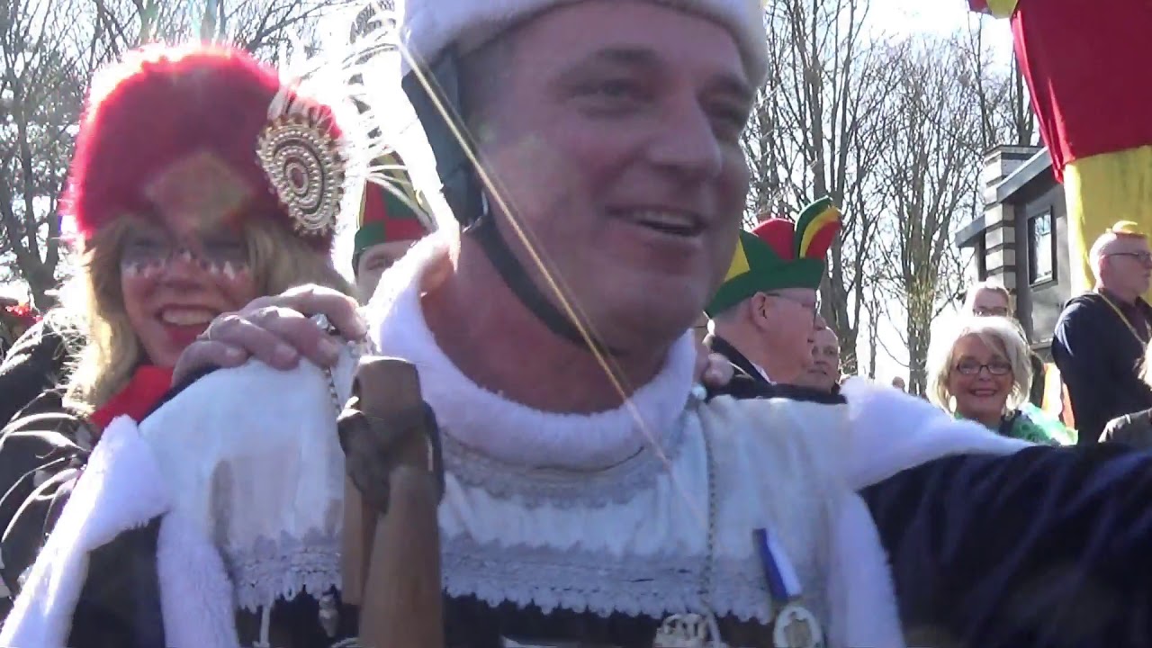 Vlaghijse RAAF 2019 bie de residentie van Bas I in de Vermeersjtroat