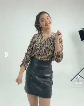 Tiktok Viral girl Chikaku dance/The Famous
