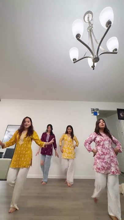 Banthan chali re❤️💃 #dance #internationalstudents #usa🇺🇸 #ssup #trending #foryou #hindisong