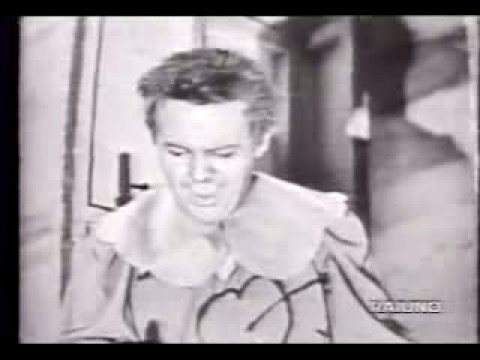 YouTube에서 Tito Gobbi - Prologo "Si può? Si può?" - I Pagliacci 보기