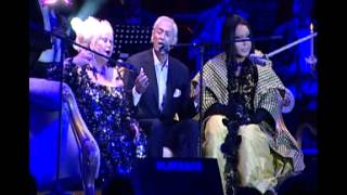 Download BÜlent Ersoy, Muazzez Abaci'ya Fena Patladi Video MP3 BÜlent Ersoy, Muazzez Abaci'ya Fena Patladi