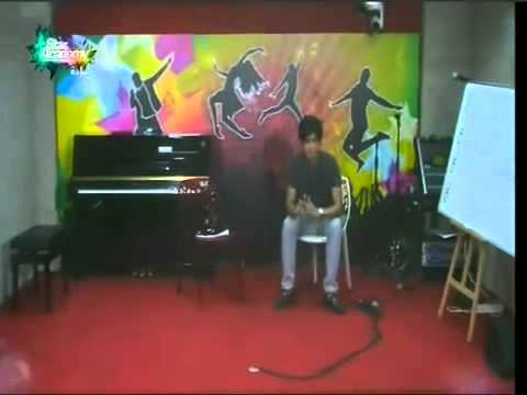 عبد الله يقلد حركات الطلاب