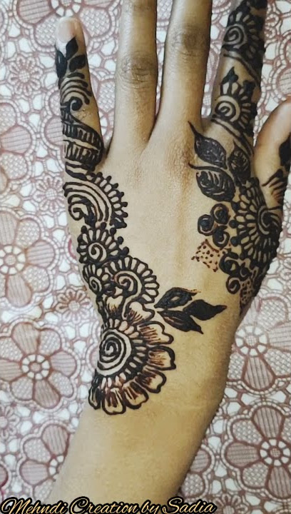 2 Back Hand Mehndi design | Easy Design 2021 | Mehndi Creation by Sadia  #shorts