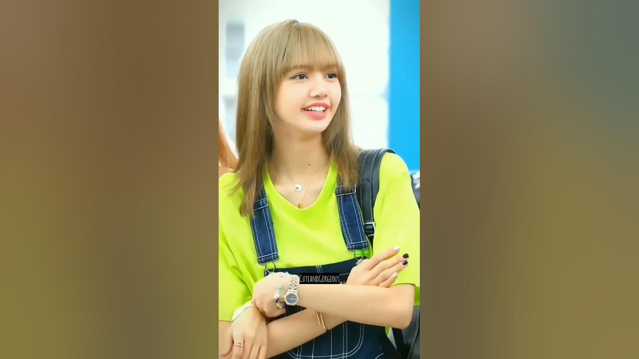 How cute and beautiful she is 🤍💕 | Lisa #lisa #blackpink #reels - YouTube