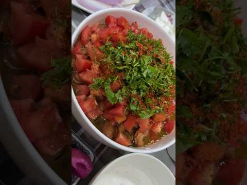 فول على الطريقة السورية ١٠٠ ۱۰۰ الخيار مو بالطريقة انا ضفته لانه افضل الخضار الكثيره فول مدمس