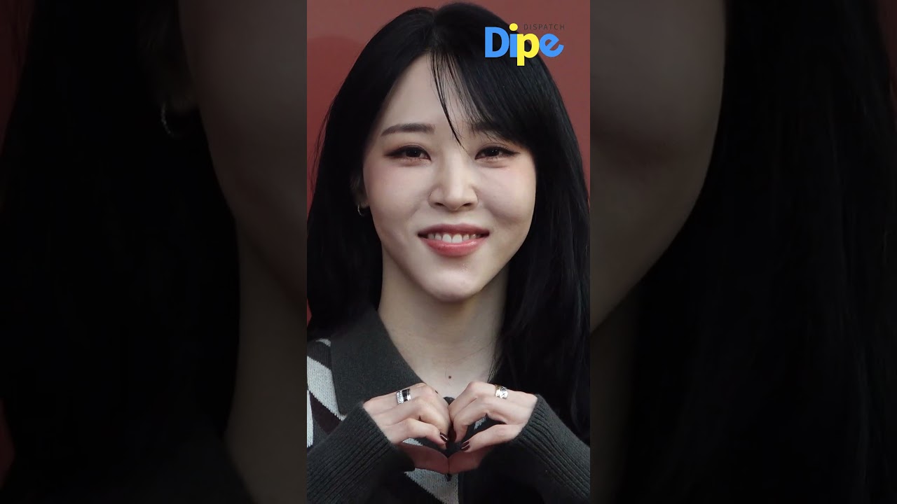 MOONBYUL just lifted the blanket… and everyone gasped👀