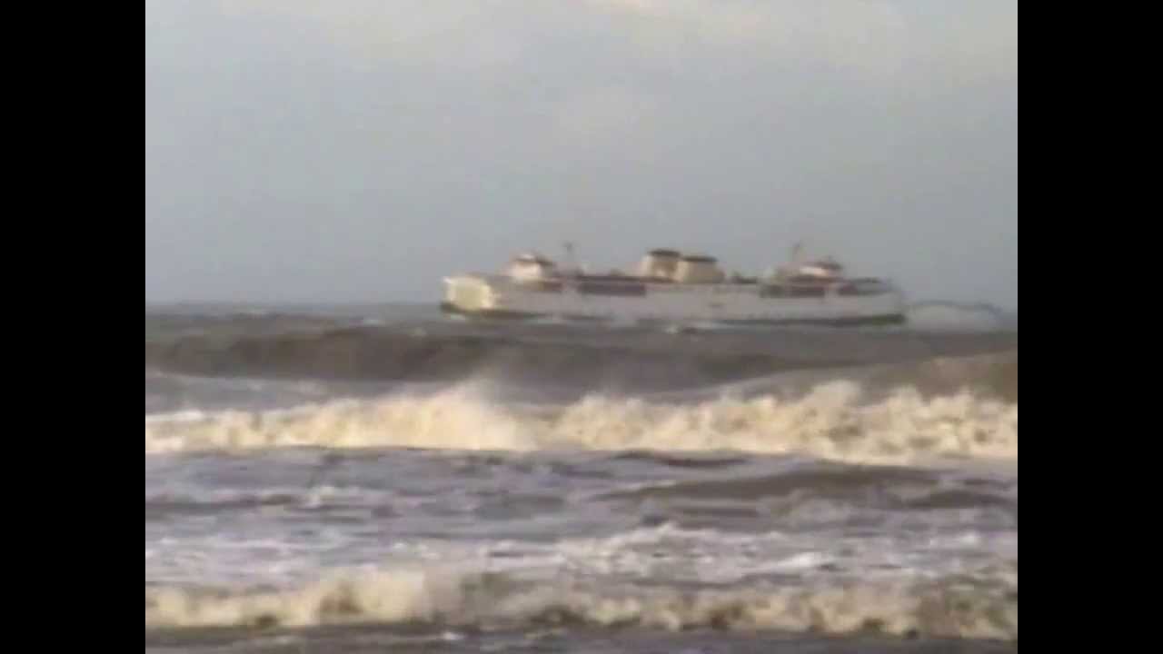 Deel II  PSD.....  Veerboten in storm voor de veerhaven Breskens