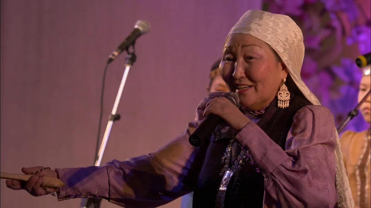 390 лет якутску. Рождество концерт. День хомуса в якутии 30 ноября. Ансамбль русскоустьинцы в якутске. Якутские музыканты.